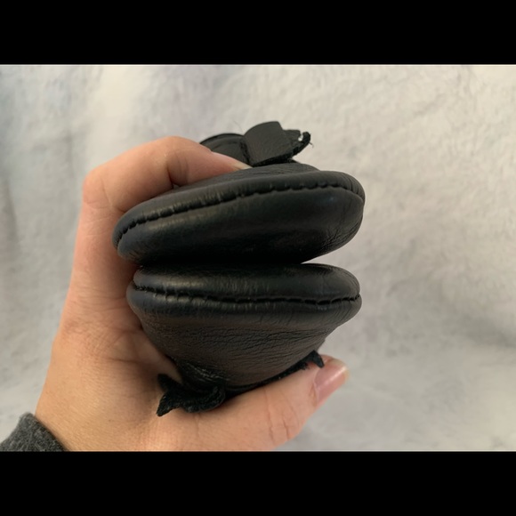 Freshly Picked size 3 Ebony Bow Mocc EUC - Picture 2 of 4